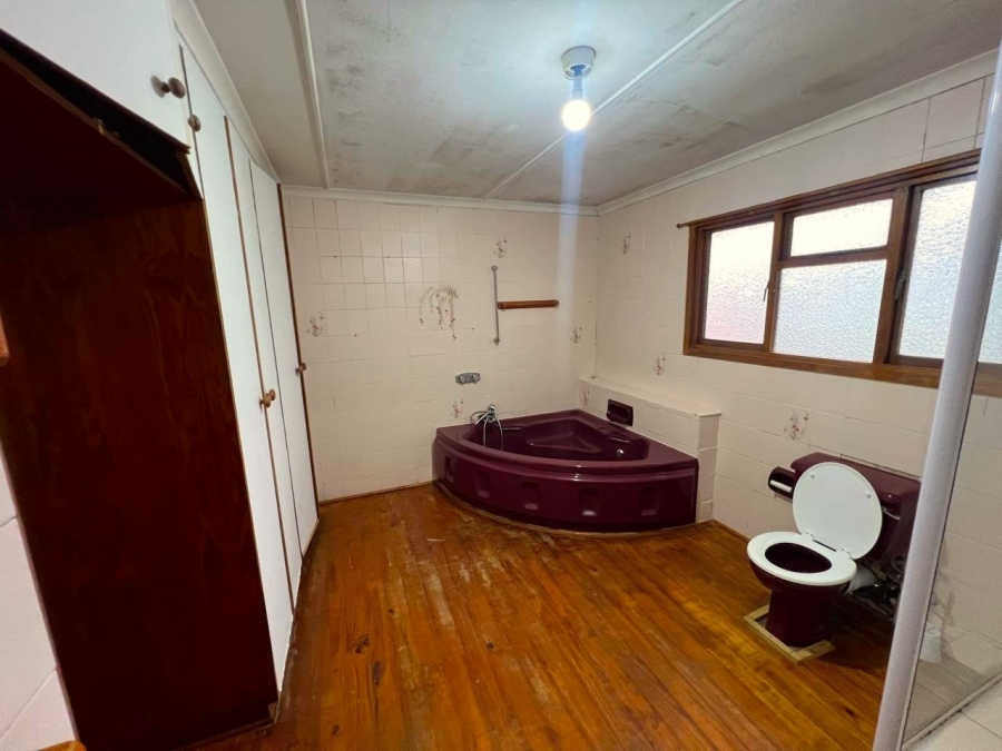 5 Bedroom Property for Sale in Bergsig Western Cape